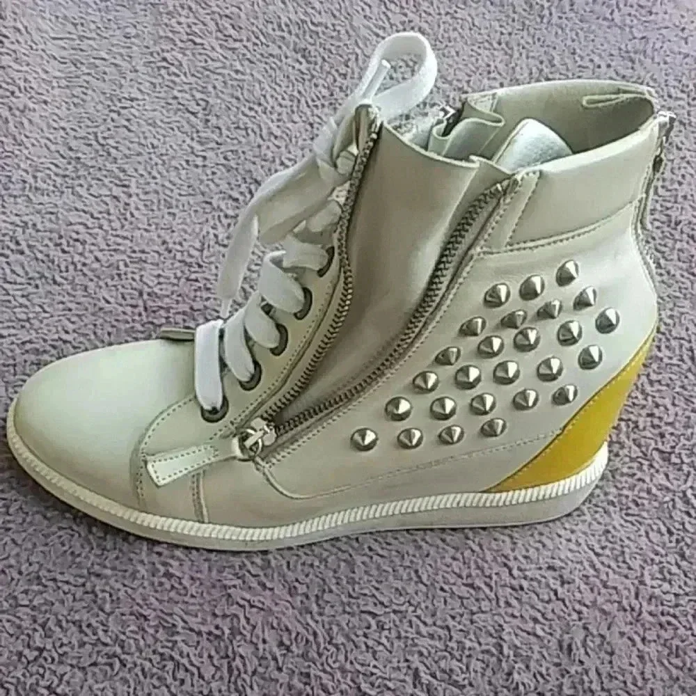 Laura Bellariva white and yellow boots with zippers Women's Size 7.5